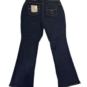 FLEXIBLE STRETCH WAIST TECHNOLOGY ENSURES A PERFECT.
GAP-FREE